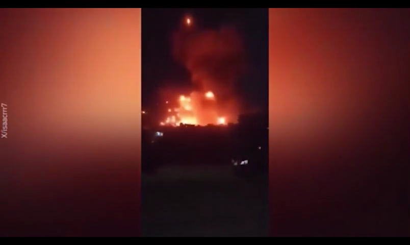 Khoảnh khắc Israel không kích quy mô lớn vào Syria