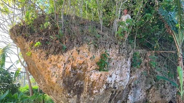 Tảng đá Maka Lahi.