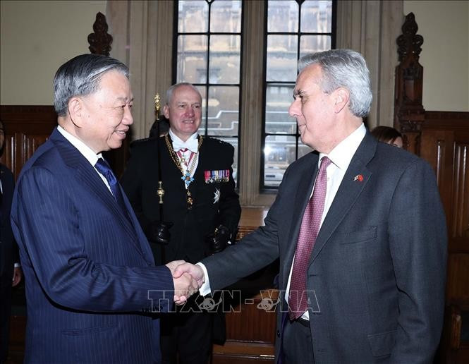 Tổng Bí thư Tô Lâm gặp Nhóm nghị sỹ liên đảng ủng hộ Việt Nam tại Quốc hội Anh. Ảnh: Thống Nhất/TTXVN 