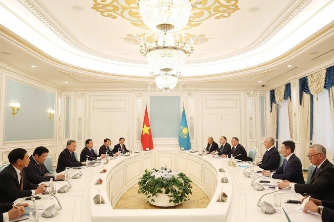 Tổng Bí thư Tô Lâm và Tổng thống Kazakhstan Kassym-Jomart Tokayev hội đàm cấp Nhà nước. (Ảnh: Thống Nhất/TTXVN) tuyen-bo-chung-ve-quan-he-doi-tac-chien-luoc-viet-nam-kazakhstan-3.jpg
