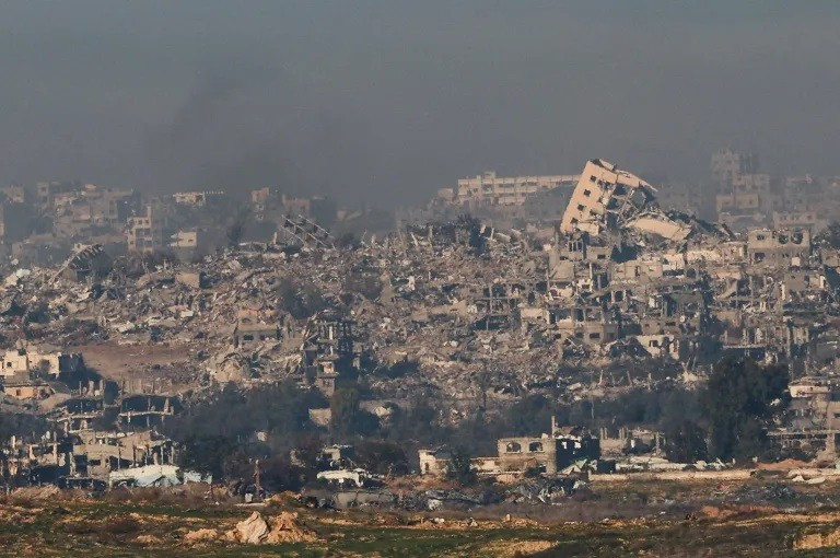 Các tòa nhà nằm trong đống đổ nát ở Beit Hanoon ở phía bắc Dải Gaza, ngày 7/1. Ảnh: Kai Pfaffenbach/Reuters