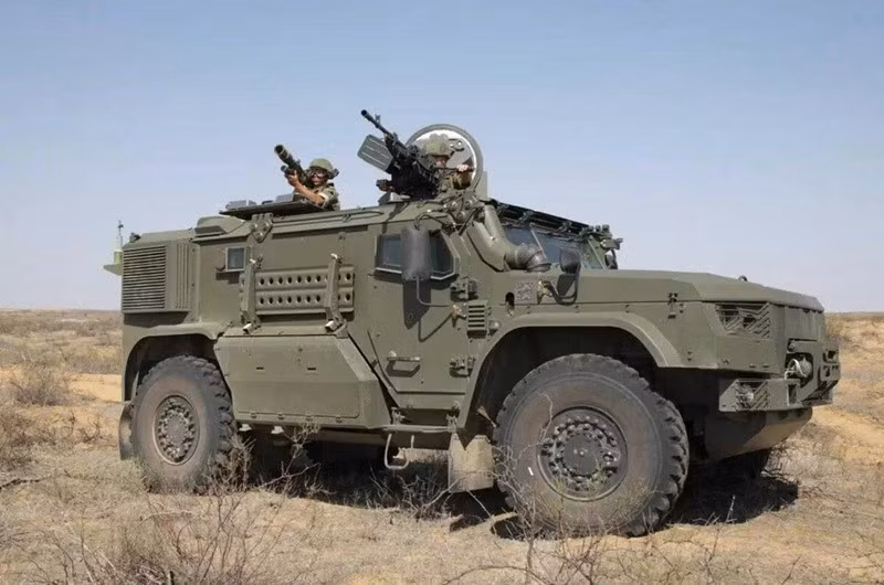 Typhoon-PVO mang theo 9 tên lửa đất đối không vác vai, gồm Igla, Igla-S và các hệ thống Verba mới hơn, cho phép tiêu diệt trực thăng, tên lửa hành trình và UAV. (Nguồn ảnh: Bộ Quốc phòng Nga)