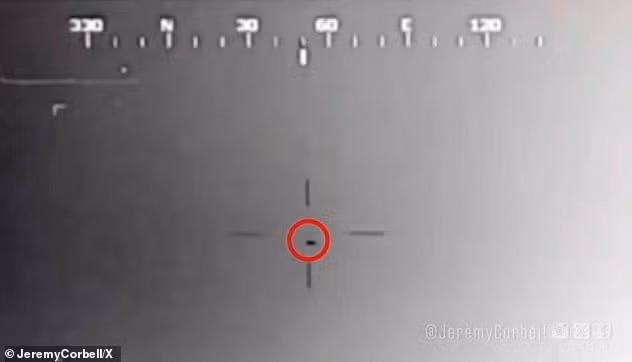 Chuyên gia UAP Ross Coulthart gần đây đã đưa ra tuyên bố rằng máy bay không người lái Tic Tac được nhìn thấy vào năm 2004 - và được ghi lại trên video - thực chất là công nghệ do con người tạo ra