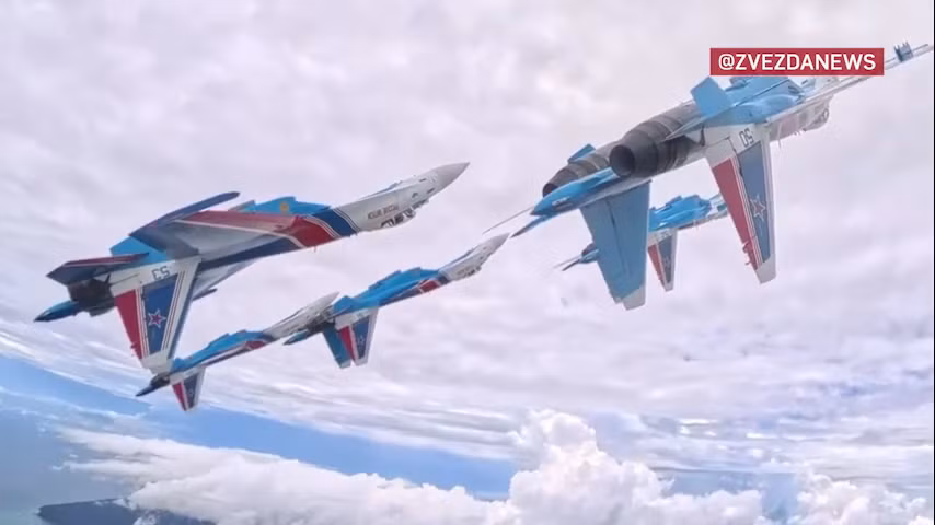 Video Su-35S nhào lộn đầy kịch tính tại LIMA 2025