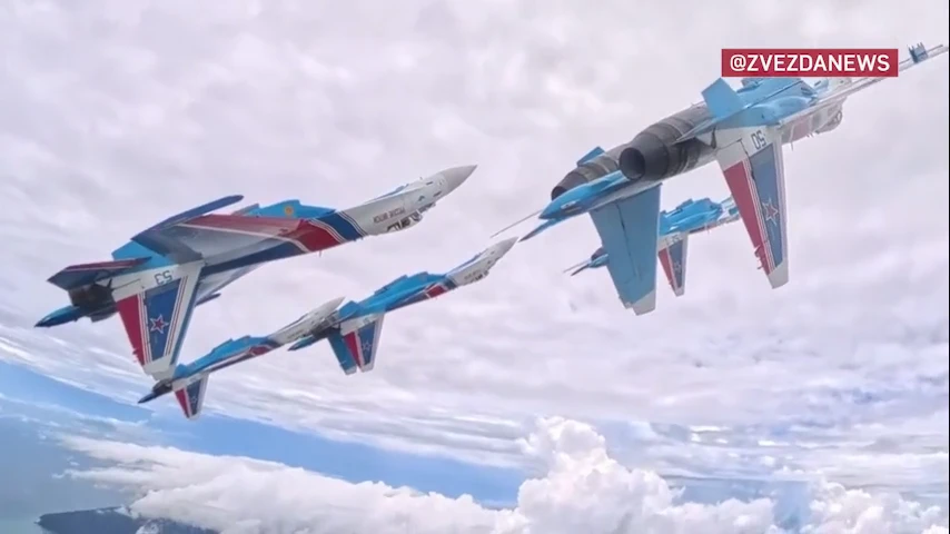 Video Su-35S nhào lộn đầy kịch tính tại LIMA 2025