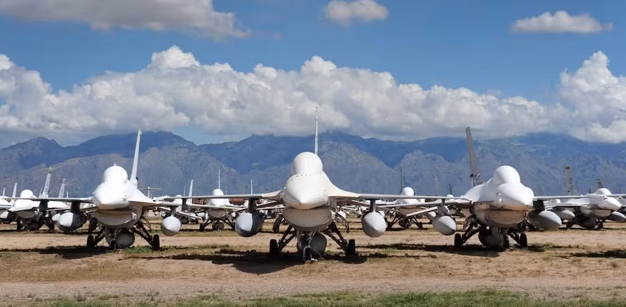 Không quân Mỹ đang gửi một số máy bay F-16 đã nghỉ hưu không còn hoạt động đến Ukraine để làm phụ tùng thay thế. Ảnh: Không quân Mỹ.