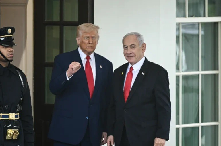 Tổng thống Hoa Kỳ Donald Trump chào đón Thủ tướng Israel Benjamin Netanyahu tới Nhà Trắng ở Washington, DC, ngày 7/4. Ảnh: AFP.
