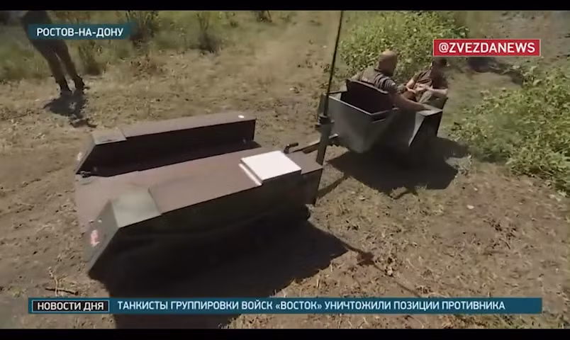 Màn đua tốc độ của các phương tiện sơ tán thương binh trên địa hình hiểm trở