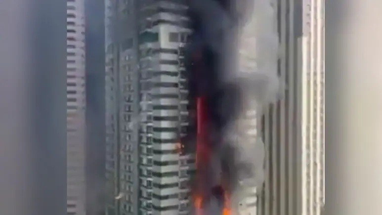 Cháy lớn tại tòa tháp 67 tầng ở Dubai, hơn 3.800 người sơ tán