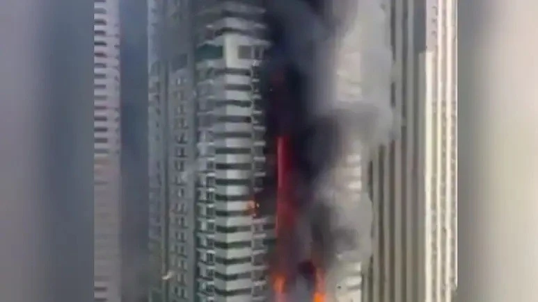 Cháy lớn tại tòa tháp 67 tầng ở Dubai, hơn 3.800 người sơ tán