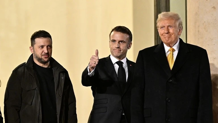 Tổng thống Pháp Emmanuel Macron (giữa), Tổng thống Mỹ Donald Trump (phải) và nhà lãnh đạo Ukraine Vladimir Zelensky, Paris, Pháp, ngày 7/12/2024. Ảnh: Mustafa Yalcin