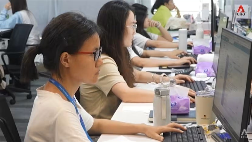 Người trẻ Hồng Kông làm việc. Ảnh: CNA gen-z-hong-kong-4.jpg