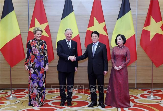 Chủ tịch nước Lương Cường và Phu nhân đón Nhà vua Vương quốc Bỉ Philippe và Hoàng hậu dự tiệc chiêu đãi. (Ảnh: Lâm Khánh/TTXVN)