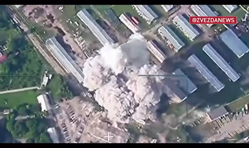 Hỏa lực tập kích xưởng sản xuất UAV và điểm triển khai quân