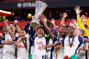 Danh hiệu đầu tiên của Spurs sau 17 năm dài chờ đợi