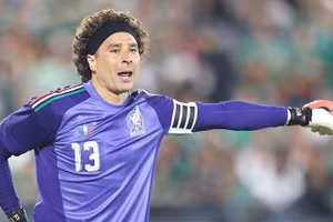 Huyền thoại Guillermo Ochoa giải nghệ