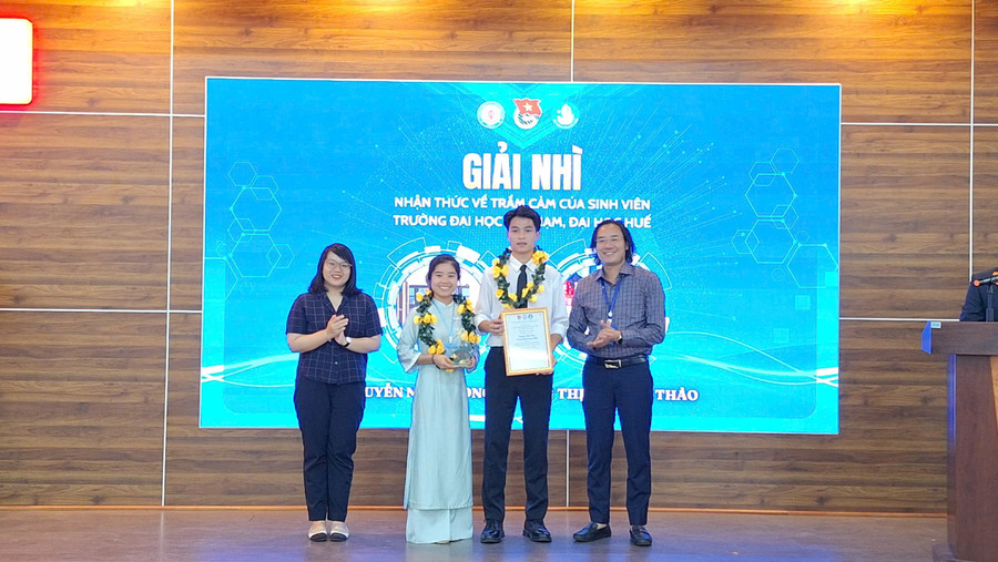 Và 4 đề tài giải Nhì. z6627834680750-adad693826dda78a534b2372dca09b2e.jpg