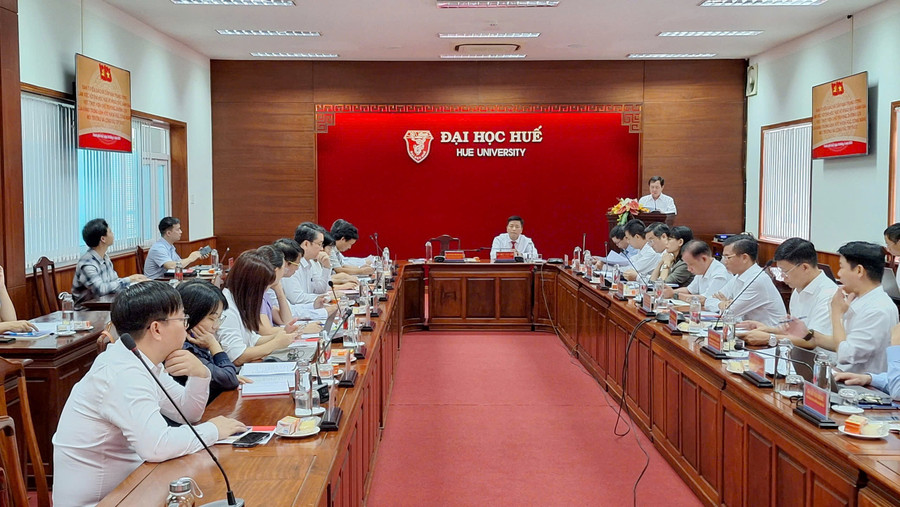 Ban Tuyên giáo và Dân vận Trung ương cùng đoàn công tác làm việc với Đại học Huế. (Ảnh: Đại Dương)