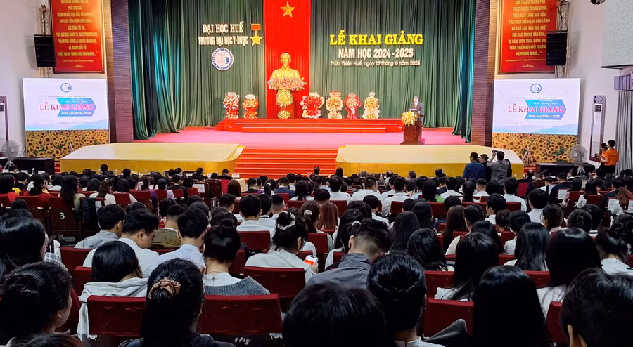 Lễ Khai giảng năm học mới 2024-2025 của Trường Đại học Y - Dược, Đại học Huế. (Ảnh: Đại Dương)