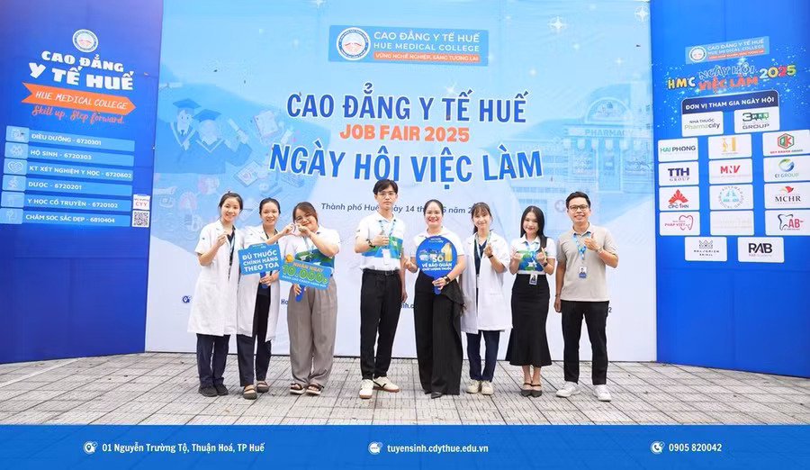 Trường Cao đẳng Y tế Huế tổ chức Ngày hội việc làm với nhiều cơ hội tuyển dụng, định hướng nghề nghiệp.