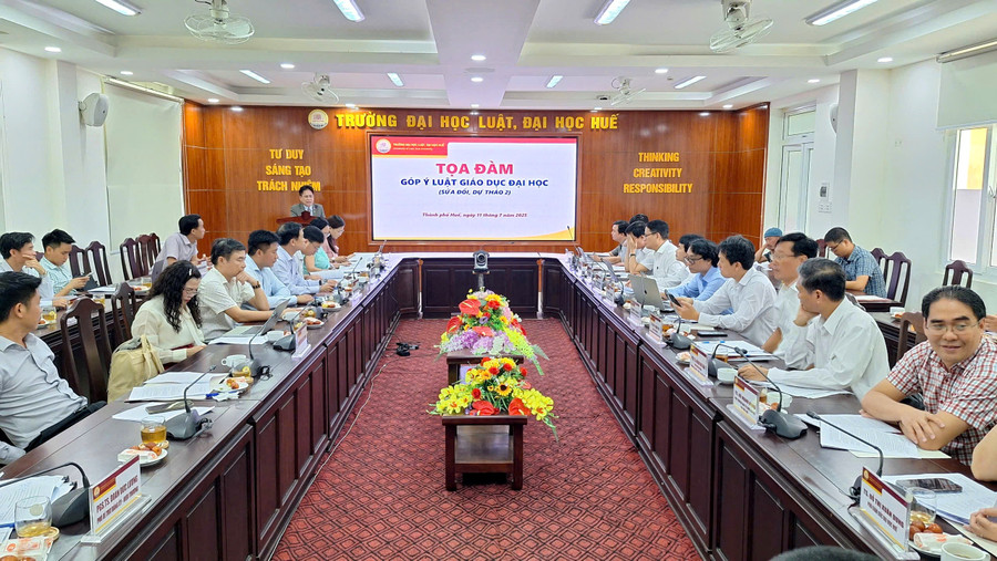 Tọa đàm góp ý Luật Giáo dục Đại học (sửa đổi) tại Trường Đại học Luật, Đại học Huế ngày 11/7. (Ảnh: Đại Dương)