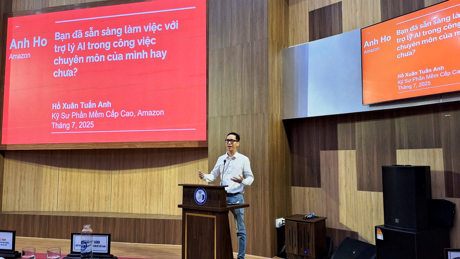 Các chuyên gia thế giới và Việt Nam trình bày về ứng dụng AI trong các lĩnh vực Công nghệ thông tin, Y Dược, Nông nghiệp, Hàng không, Du lịch. (Ảnh: Đại Dương)