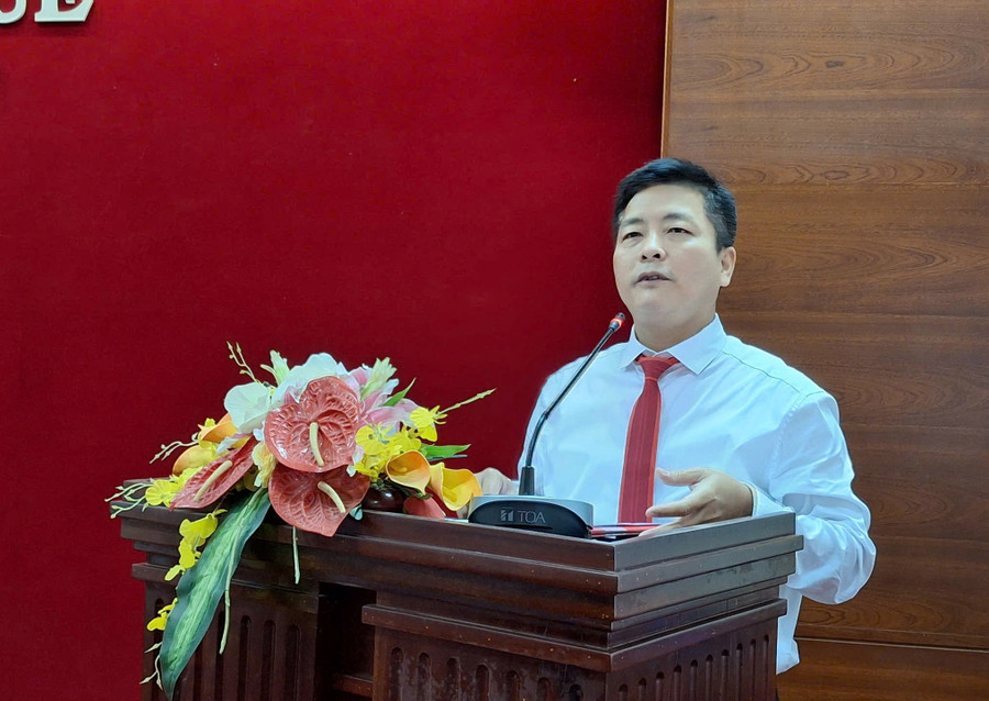 TS Bùi Văn Lợi, Phó Giám đốc Phụ trách Đại học Huế chỉ ra những thế mạnh của Đại học Huế với mục tiêu phát triển thành Đại học Quốc gia. z6829180802809-fad25206c0c908520b786627fea26372.jpg
