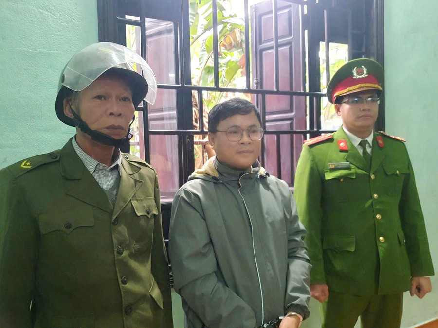 Cao Hữu Dũng, nguyên cán bộ Văn phòng Đoàn đại biểu Quốc hội và hội đồng nhân dân TP Huế bị bắt. (Ảnh: CACC)
