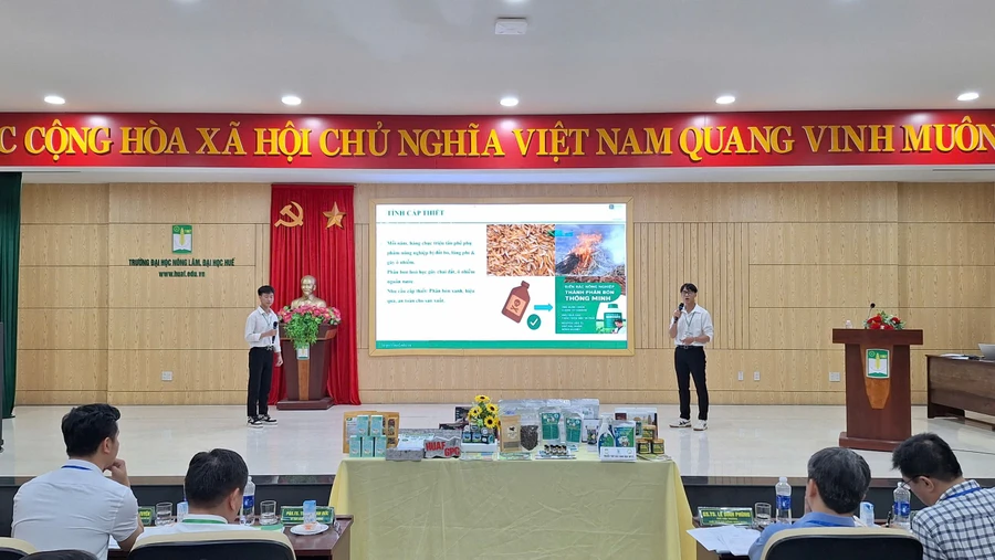 Các đội thi trình bày ý tưởng khởi nghiệp nông nghiệp tại vòng chung kết diễn ra chiều 18/5.