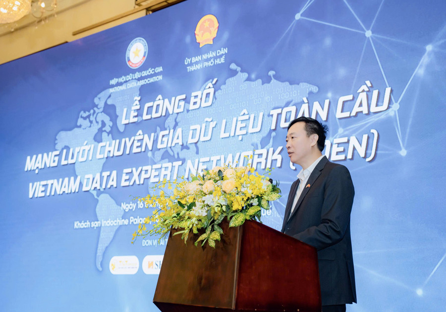 Thiếu tướng Nguyễn Ngọc Cương, Giám đốc Trung tâm DLQG Bộ Công an, Phó Chủ tịch Hiệp hội DLQG phát biểu. z7122060746747-928790dff36c65b5830b5ae05af334f1.jpg