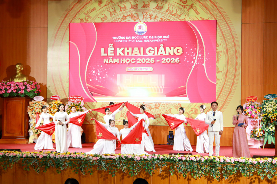 Tiết mục văn nghệ đặc sắc về chủ đề quê hương, đất nước tại buổi Lễ. 290c7692.jpg
