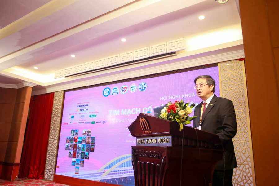 GS.TS Nguyễn Vũ Quốc Huy - Hiệu trưởng Trường Đại học Y - Dược phát biểu tại hội nghị. 290c7167.jpg
