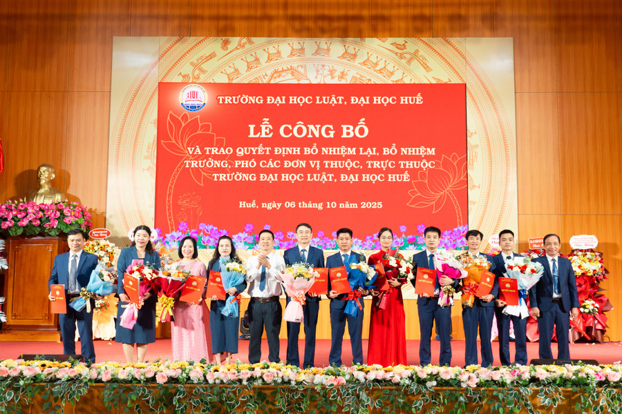 Quyết định bổ nhiệm lại, bổ nhiệm trưởng, phó các đơn vị thuộc, trực thuộc Trường Đại học Luật. dsc00940.jpg