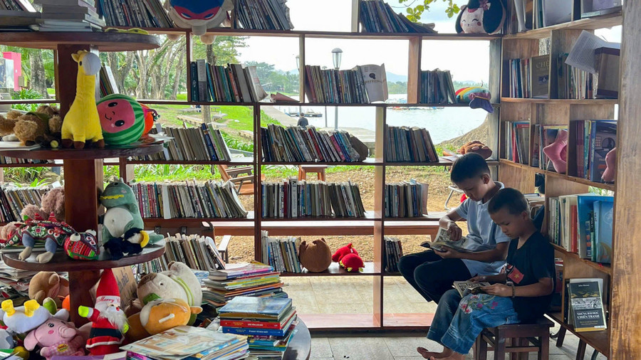 Không gian sách nhân ái bên bờ sông Hương, TP Huế của anh Nguyễn Thanh Hưng.
