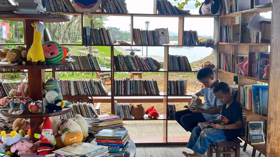 Không gian sách nhân ái bên bờ sông Hương, TP Huế của anh Nguyễn Thanh Hưng.