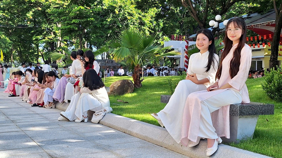 フエ教育大学の学生は、人文主義的で自由主義的、かつ統合的な教育環境で訓練を受けています。(写真:ダイ・ドゥオン) z7039524346037-af8073f9e2a437470fbea8a9913cafad.jpg