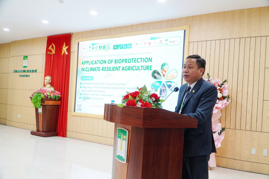 PGS.TS Trần Thanh Đức, Hiệu trưởng Trường Đại học Nông Lâm, Đại học Huế phát biểu khai mạc Hội nghị. z6954106992991-ed8780656969f230193cf03d29f5d28a.jpg