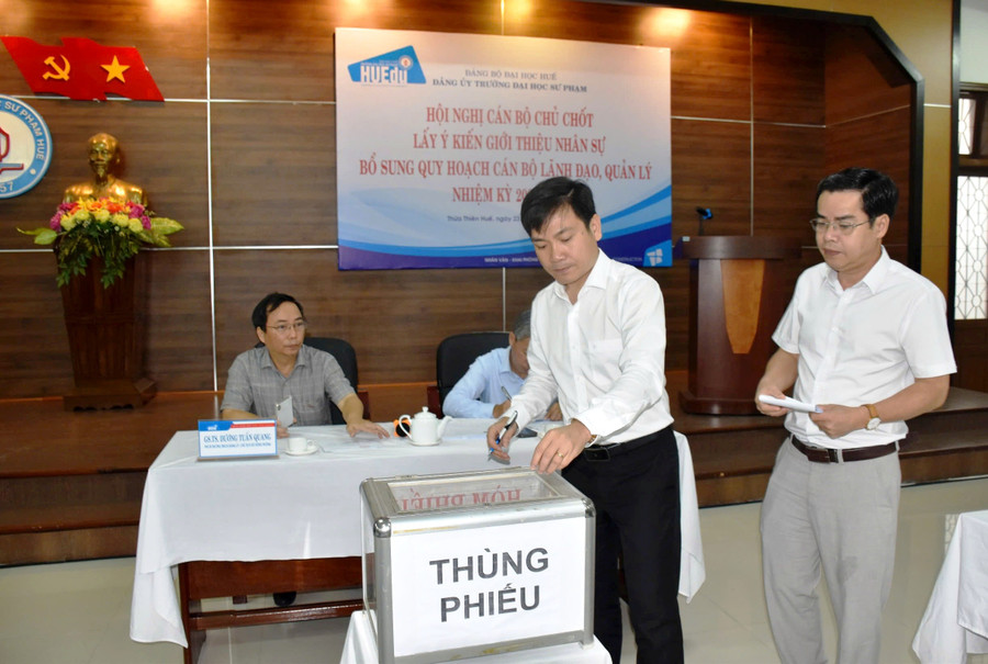 Trường Đại học Sư phạm, Đại học Huế tổ chức Hội nghị cán bộ chủ chốt lấy ý kiến giới thiệu nhân sự bổ sung quy hoạch cán bộ lãnh đạo nhiệm kỳ 2025-2030. z6639816835238-c8de100d316de1a7073556a396bca049.jpg