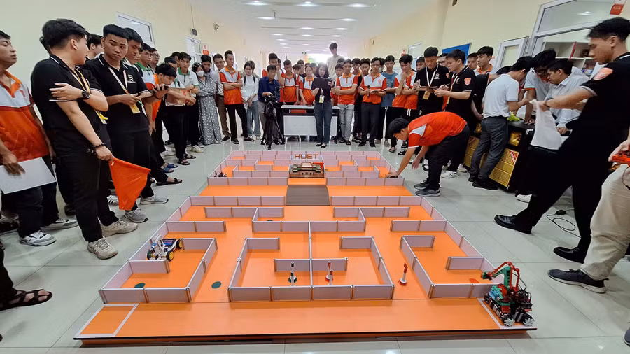 soi-dong-cuoc-thi-robocon-kham-pha-hoang-thanh-tai-hue-9011.jpg