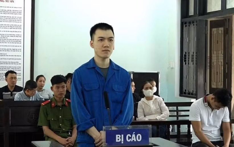 Bị cáo Phạm Trung Anh chiếm đoạt hơn 1 tỷ đồng với chiêu thức lừa bán Iphone, Macbook giá rẻ.