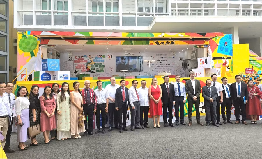 Dự án “Chuyến xe hướng nghiệp” của Chính phủ Đức đã triển khai chương trình tại Trường Đại học Y - Dược, Đại học Huế.