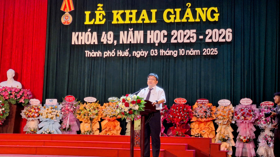 PGS.TS Võ Thanh Tùng, Hiệu trưởng nhà trường phát biểu. z7076223684226-b46a05e4bb2946267d1eb1b5937100b0.jpg