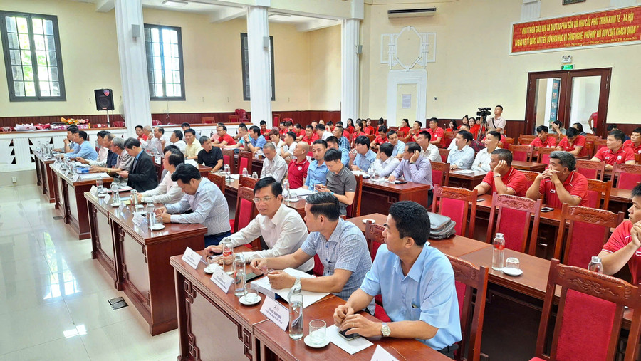 Đông đảo đại biểu toàn quốc tham dự hội thảo về công tác giáo dục thể chất. z6610757680954-d190dcaf95dbe8bc8bc952cb53aee970.jpg