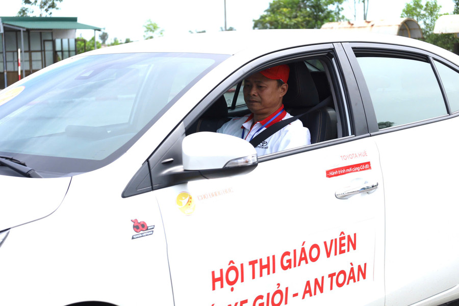 Thi thực hành lái xe. z6922194354852-0e405544bc6b6a5251cf0cf72e5c6236.jpg