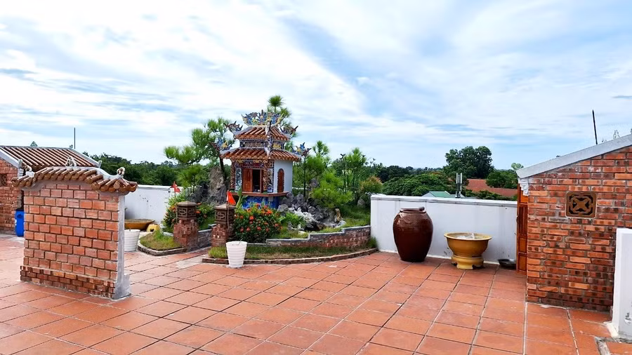 Doanh nghiệp tự ý xây dựng cụm công trình am miếu trên đất thuê nhà nước.jpg