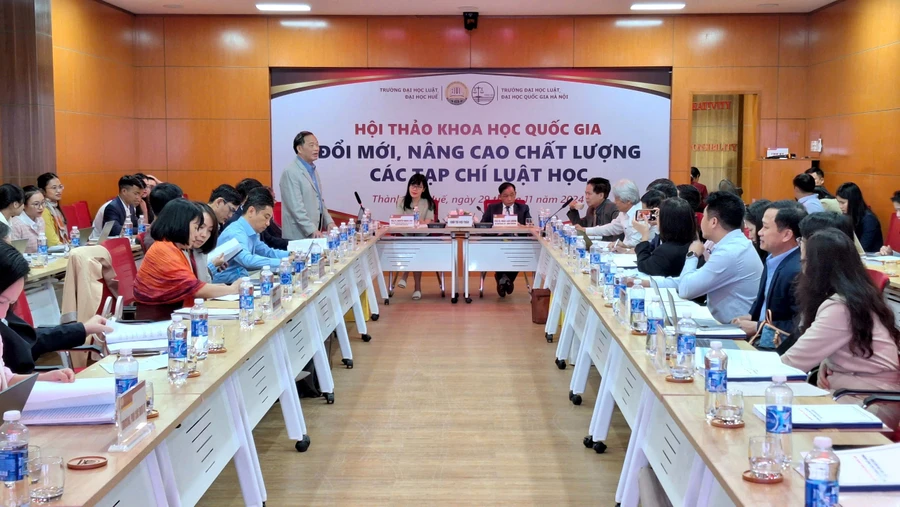 Hội thảo khoa học quốc gia với chủ đề “Đổi mới, nâng cao chất lượng các tạp chí Luật học” tổ chức tại Trường Đại học Luật, Đại học Huế. (Ảnh: Đại Dương)