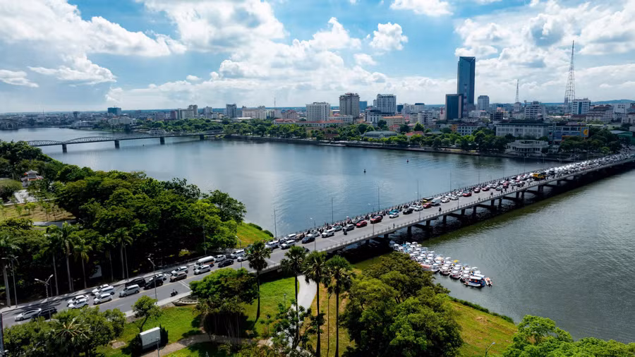 Thừa Thiên Huế khi lên thành phố trực thuộc trung ương sẽ có 2 quận Thuận Hóa, Phú Xuân ở bờ Nam và bờ Bắc sông Hương và 5 khu vực thành lập thêm phường thuộc 2 quận này. (Ảnh: Đình Hoàng)