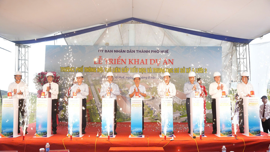พิธีเปิดตัวโครงการโรงเรียนประจำประถมศึกษาและมัธยมศึกษาอาหลัว 3 (ภาพ: หง็อกเฮียว) z6960342552736-5479d92ab7a6dae183399d33c8b5019d.jpg