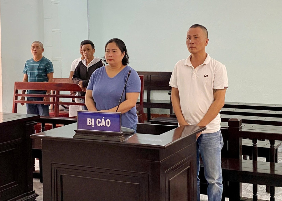 Phan Thị Thanh Thúy và Nguyễn Văn Hùng bị tuyên phạt 7 năm 3 tháng tù về tội “Chứa mại dâm”. z7027818882355-3d3d24c0573cb65ab14513bf97b499a9-1239.jpg