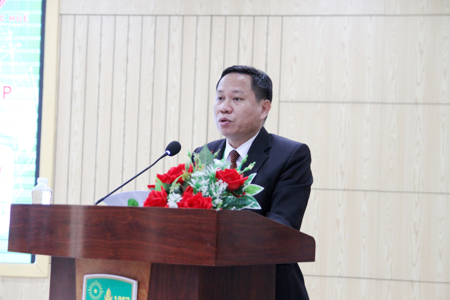 PGS.TS Trần Thanh Đức, Hiệu trưởng Trường Đại học Nông Lâm, Đại học Huế trao đổi. 5.jpg